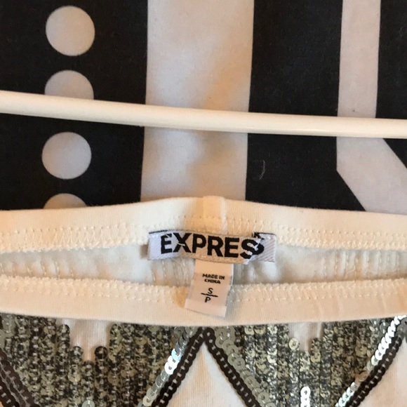 Off shoulder Tribal print sequence - Picture 5 of 6